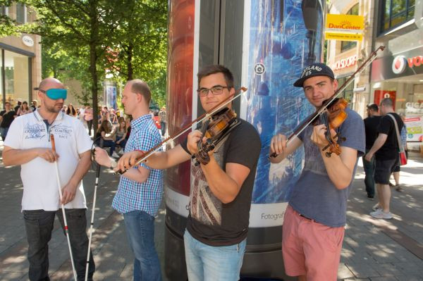 Blind durch Hamburg: Konzert mit Straßenmusikantenenmusikanten