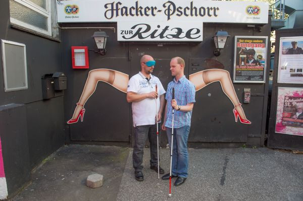 Blind durch Hamburg: Auf der Reeperbahn