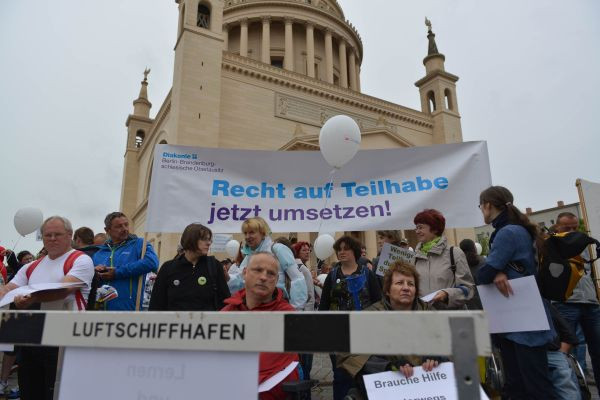Recht auf Teilhabe wurde am 14.7. vor dem Brandenburger Landtag gefordert