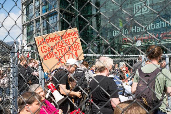 Käfig-Aktion in Berlin am 28.06.2016