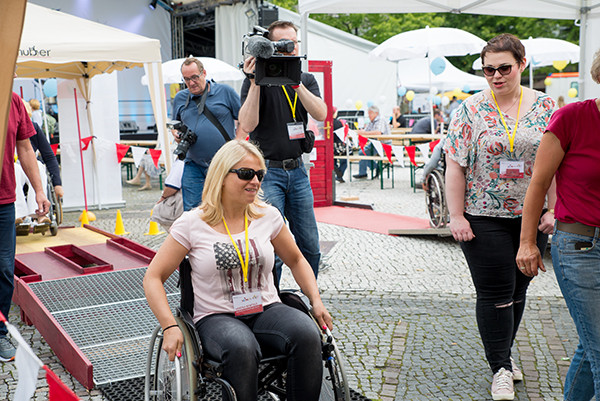 Verena Bentele auf dem Rollstuhlparcours, Bild: Irina Tischer