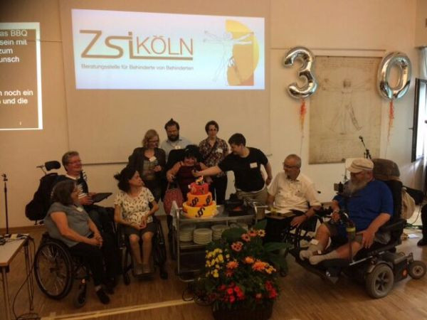 Team des ZsL Köln mit Geburtstagstorte